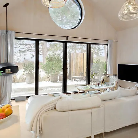 2 Bedroom Stunning In *